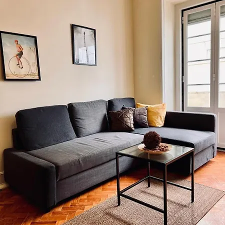 Charming 3 Bedrooms Apartment, Cool Neighbourhood Апартаменти *