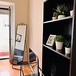 Charming 3 Bedrooms Apartment, Cool Neighbourhood Apartmán Lisboa