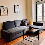 Charming 3 Bedrooms Apartment, Cool Neighbourhood アパート *