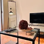 Charming 3 Bedrooms Apartment, Cool Neighbourhood Apartmán *