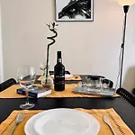 Apartmán Charming 3 Bedrooms Apartment, Cool Neighbourhood *