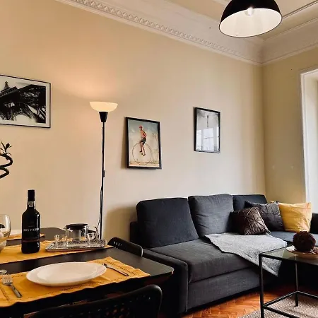 Charming 3 Bedrooms Apartment, Cool Neighbourhood Apartmán *