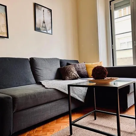 Charming 3 Bedrooms Apartment, Cool Neighbourhood Apartmán *