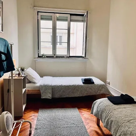 Charming 3 Bedrooms Apartment, Cool Neighbourhood Apartmán Lisboa