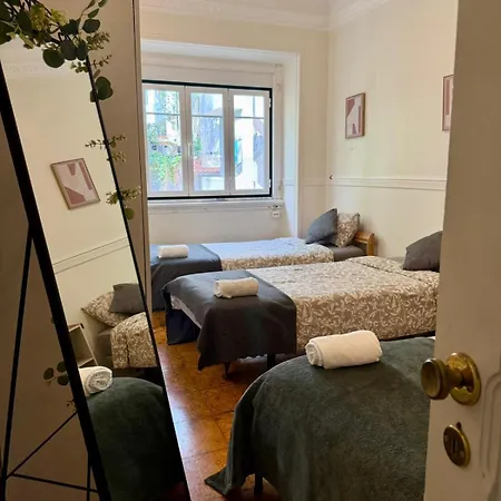 Charming 3 Bedrooms Apartment, Cool Neighbourhood *