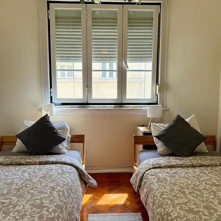 Charming 3 Bedrooms Apartment, Cool Neighbourhood Apartmán Lisboa