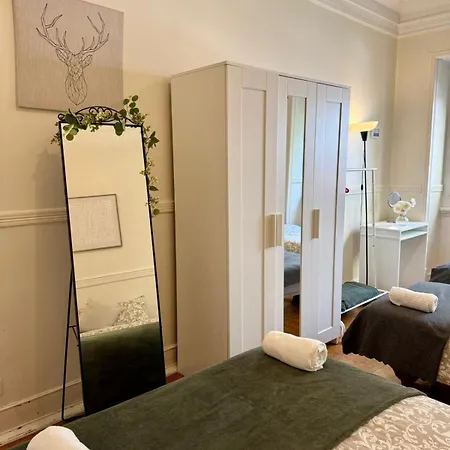 Charming 3 Bedrooms Apartment, Cool Neighbourhood