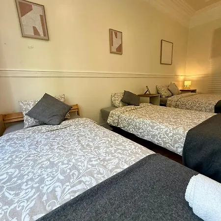 Charming 3 Bedrooms Apartment, Cool Neighbourhood