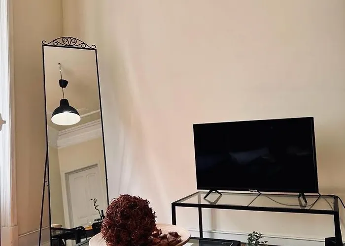 Apartment Charming 3 Bedrooms Apartment, Cool Neighbourhood Lisbon