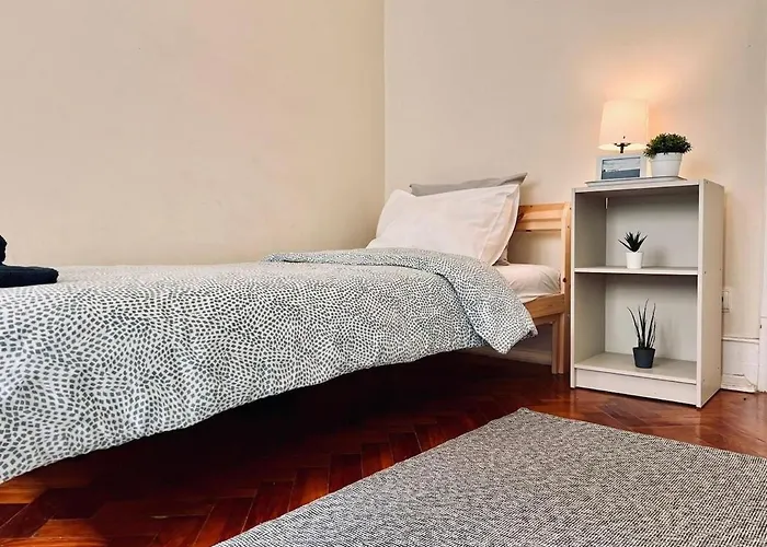 Charming 3 Bedrooms Apartment, Cool Neighbourhood * Lisboa