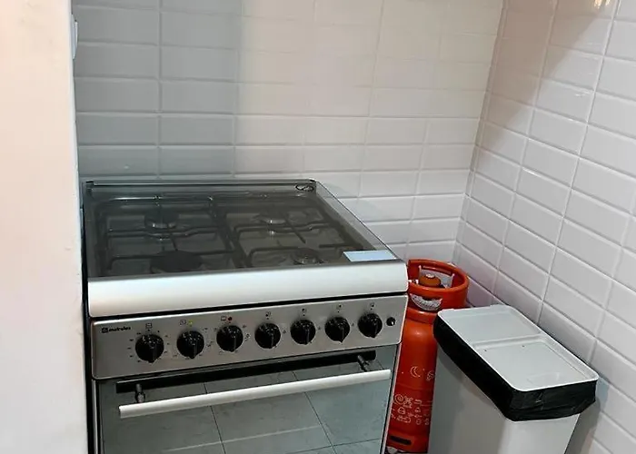 Charming 3 Bedrooms Apartment, Cool Neighbourhood Apartment