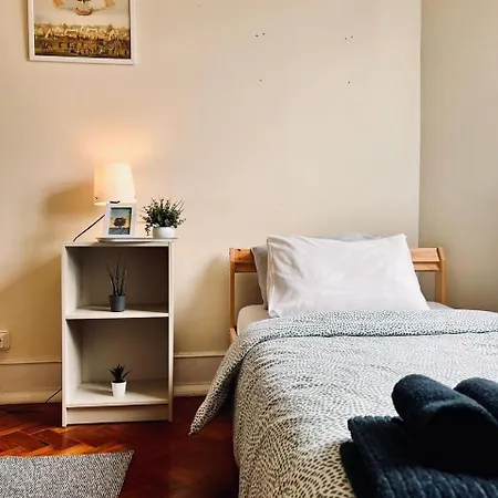 Charming 3 Bedrooms Apartment, Cool Neighbourhood Apartment