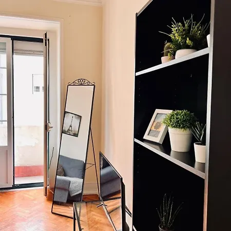 Charming 3 Bedrooms Apartment, Cool Neighbourhood Lizbona