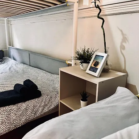 Charming 3 Bedrooms Apartment, Cool Neighbourhood * Lisbon