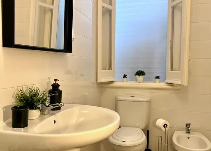 Charming 3 Bedrooms Apartment, Cool Neighbourhood Lizbona