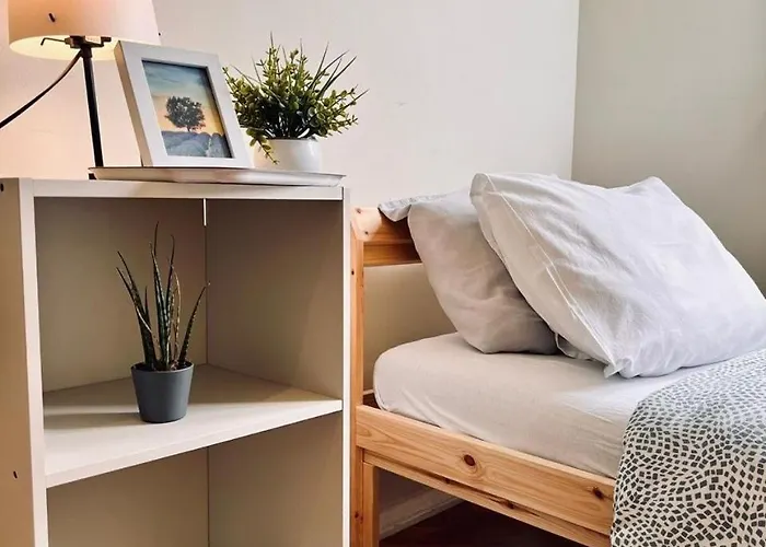 Charming 3 Bedrooms Apartment, Cool Neighbourhood *