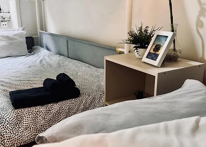 Apartament Charming 3 Bedrooms Apartment, Cool Neighbourhood