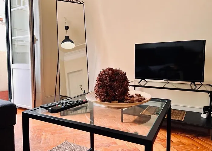 Charming 3 Bedrooms Apartment, Cool Neighbourhood Apartament *