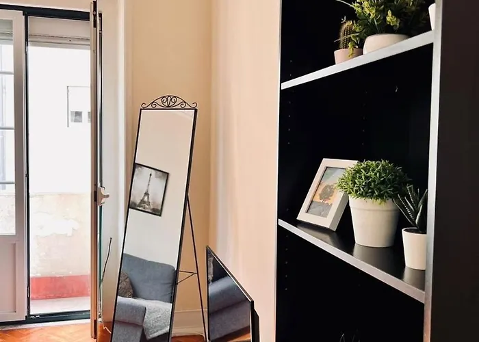 Charming 3 Bedrooms Apartment, Cool Neighbourhood Lizbona